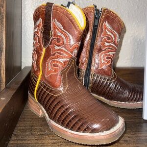 Hand crafted toddler Western Cowboy Boots with Embroidered Design🤠